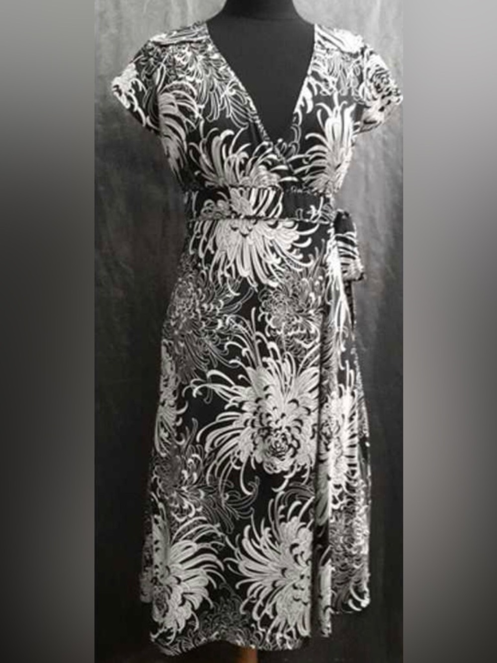 Monsoon luxury silk floral maxi wrap dress size 8 or medium - Picture 1 of 4
